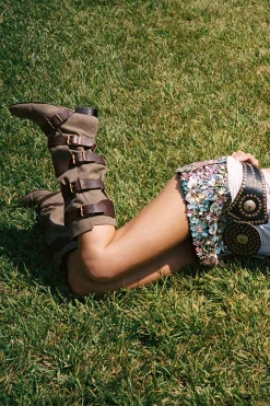 Discount FASTENED Knee High