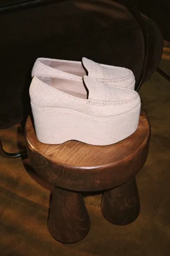 Store SOARING Closed Toe